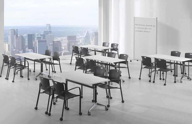 Multiple uses. One chair provides a variety of solutions - in meeting spots, multipurpose rooms, as workstation guest seating, in drop-in and hoteling workstations, conference rooms, team areas, breakout spaces, and training areas.