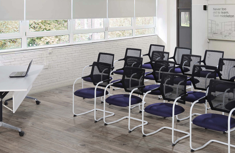  With the simple and aesthetics mesh back, Ultraz was designed with the space optimization concept which is easy adaptive for every work spaces, suitable to work, meets or learn together.